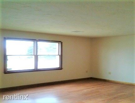 Building Photo - 3 br, 1.5 bath Townhome - 636 North St