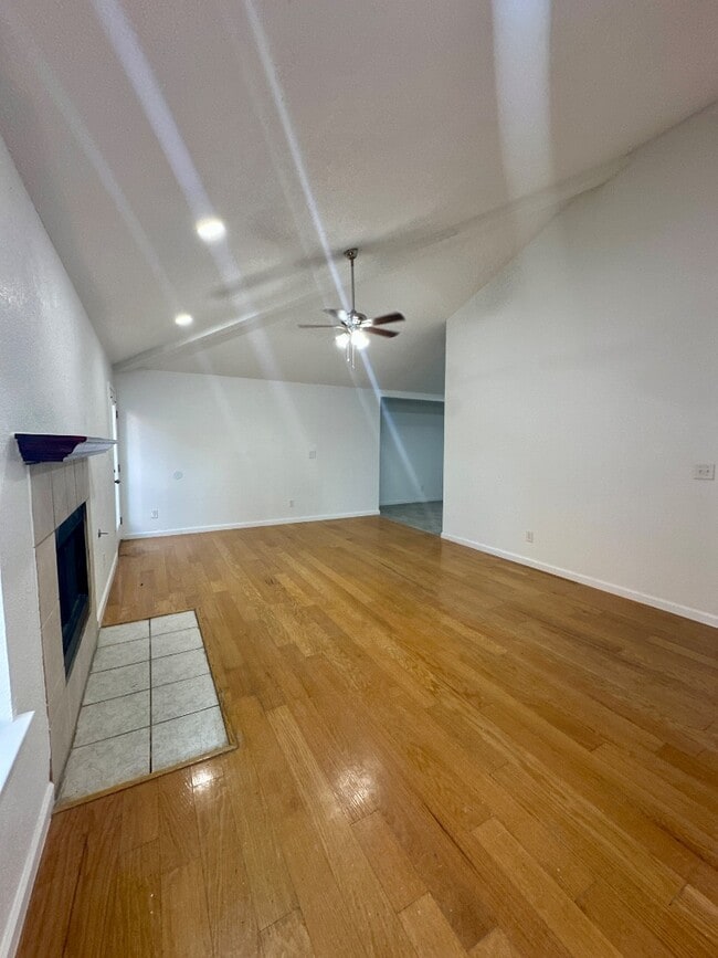 Building Photo - 7588 Plaza Taurina Dr