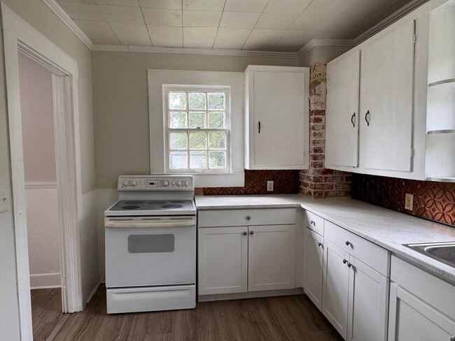Building Photo - 422 S Wadesboro Blvd