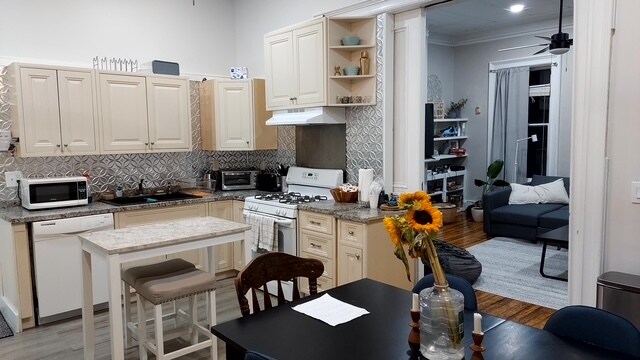 Cocina -1 - 180 Bowen St