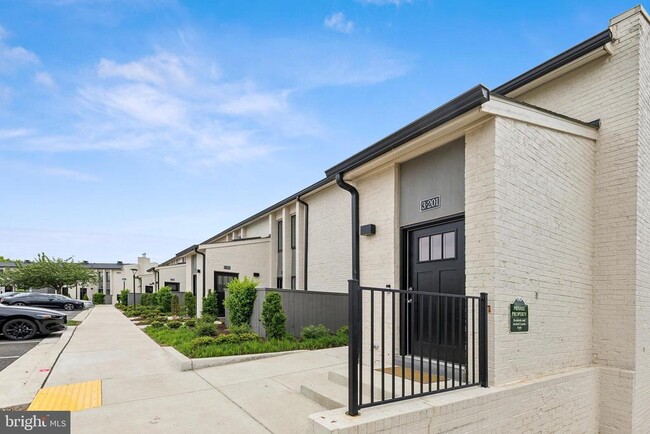 Building Photo - 19520 Village Walk Dr
