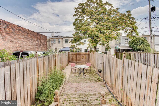 Building Photo - 225 N Montford Ave