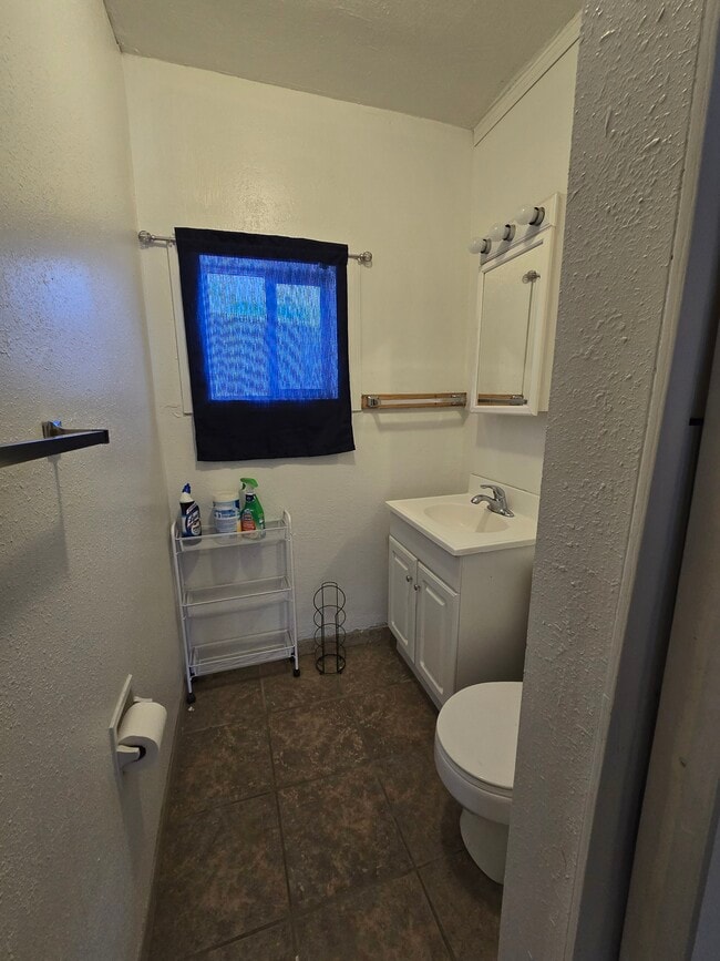 Building Photo - 1213 S 4th St