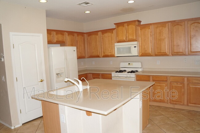 Building Photo - 3643 E Hyatt Ln