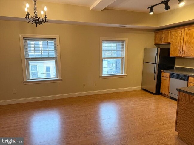 Building Photo - 101 King St