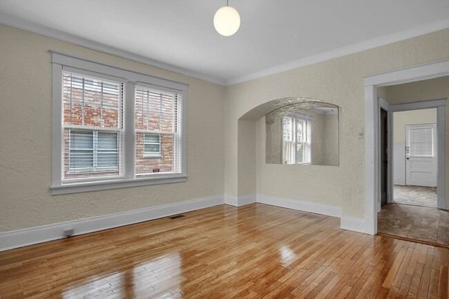 Foto del edificio - 7230 Amherst Ave