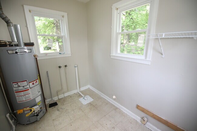 Building Photo - 1563 Loney Ln