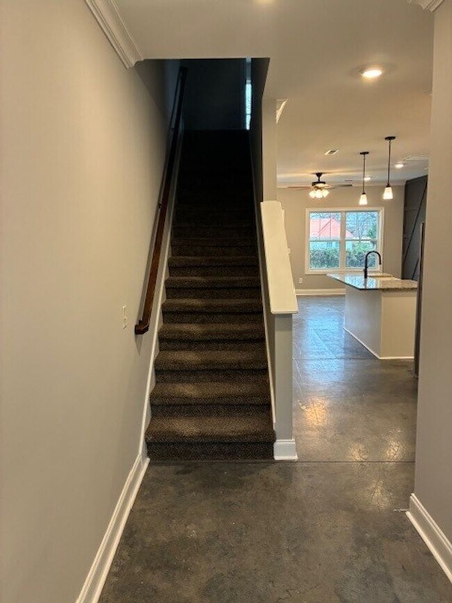 Foto del edificio - Charming 3-Bedroom Home with Modern Finishes in the Heart of Clarksville