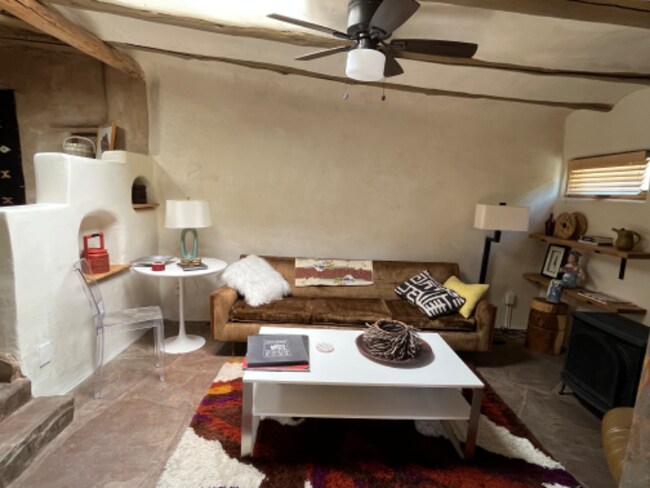 Building Photo - 6 Espinoza Rd