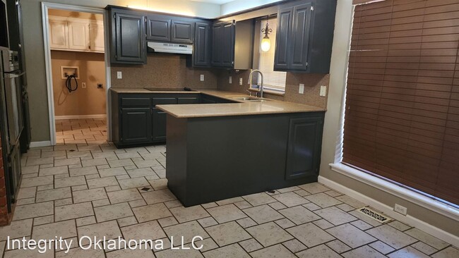 Building Photo - 3 br, 2 bath House - 2400 Santa Fe Circle