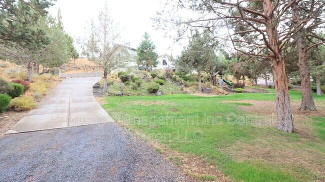 Foto del edificio - 66538 Ponderosa Loop