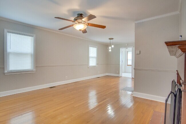 Foto del edificio - East Pensacola 4BR Home with Loft, Sunroom, Hardwood Floors & Updated Kitchen