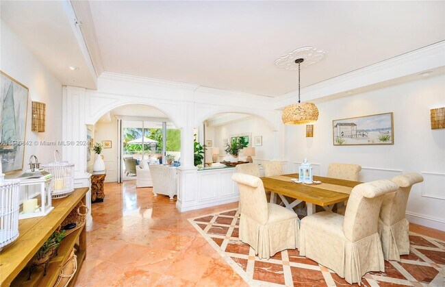 Foto del edificio - 765 Crandon Blvd