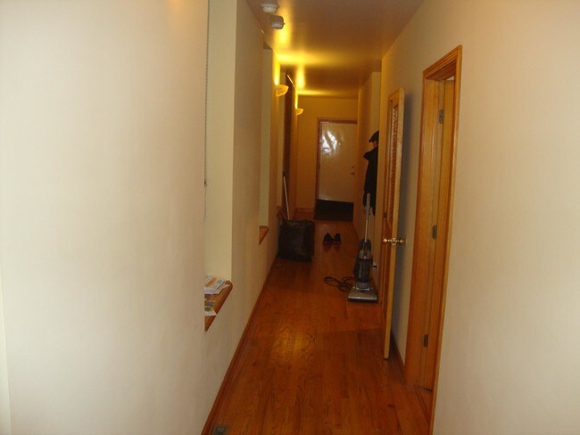Building Photo - 1306 N Cleaver St