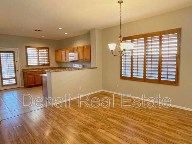 Building Photo - 9206 W Milkweed Loop