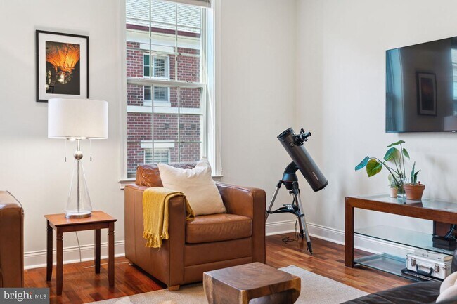 Foto del edificio - 210 Commodore Court