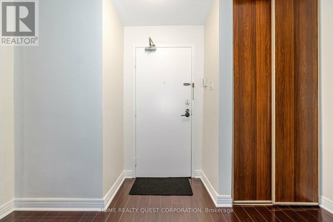 Photo du bâtiment - 3120-3120 Kirwin Ave