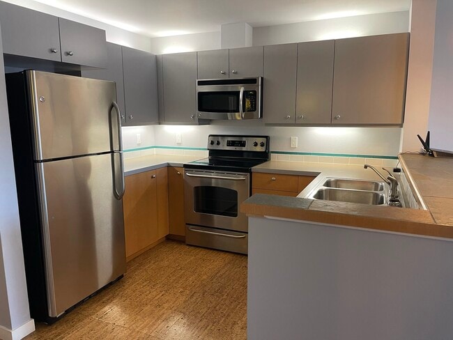 Foto del edificio - 2220 W Woodin Ave