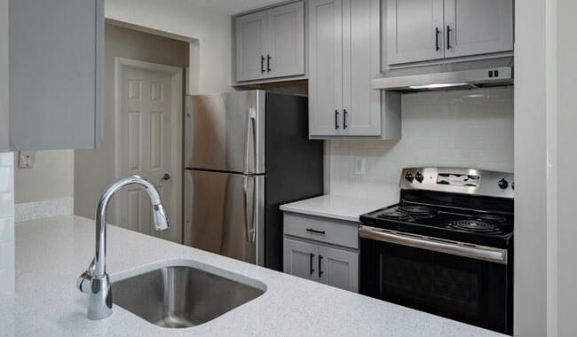 Renovated kitchens with premium finishes are available for upgrade. Ask the leasing team for more details. - Bent Tree Apartments