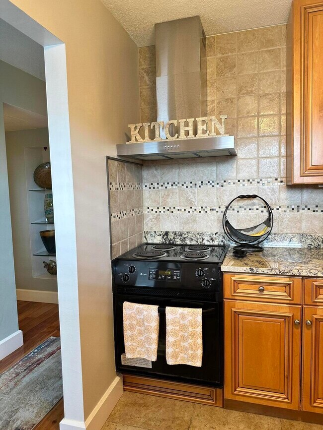 Building Photo - 2855 Garden Dr S