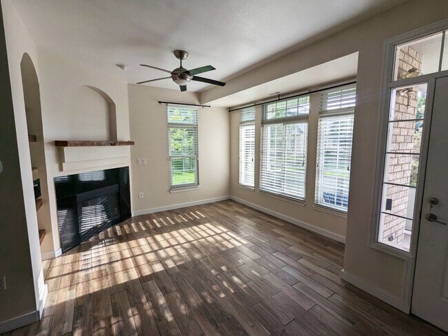 Building Photo - 3 Bedroom Corner Unit Townhome in Westminster