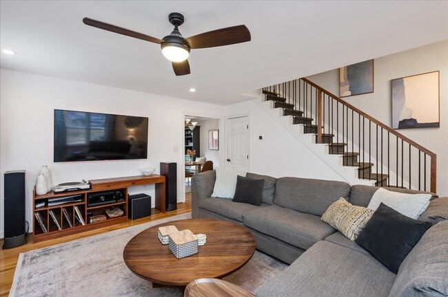 Spacious living room with gas fireplace - 1200 Glencastle Way