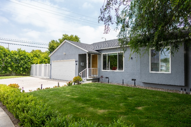 Photo - 18033 Duncan St (Los Angeles, CA) House