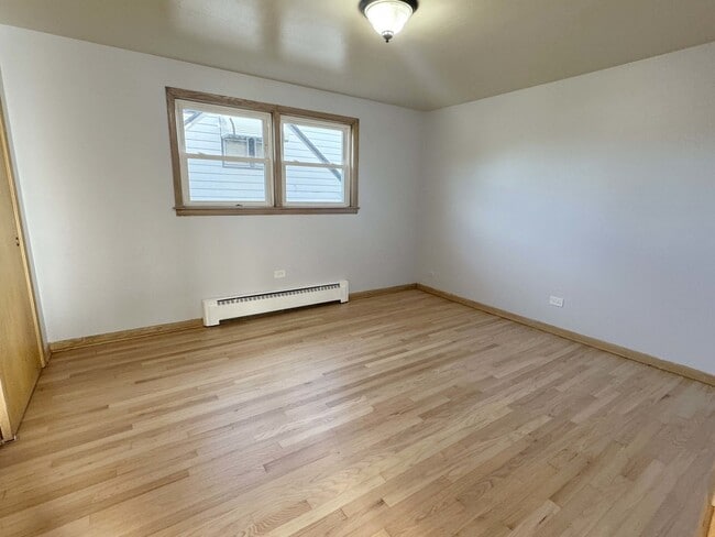 Building Photo - 4385 N Oak Park Ave