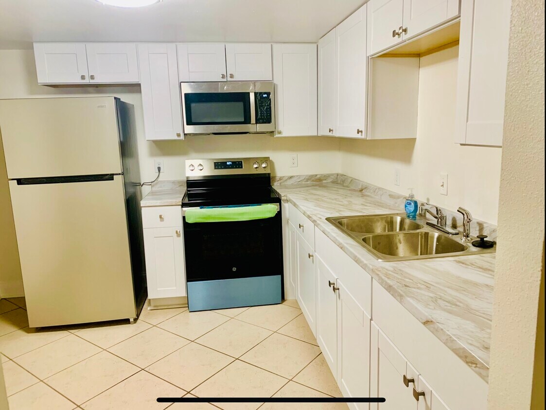 Foto principal - 5541 Bay Blvd