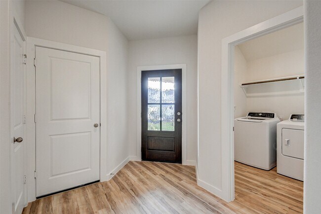 Building Photo - 31119 Myers Hvn Ln