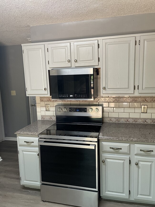 Building Photo - 11901 Henderson Hill Rd