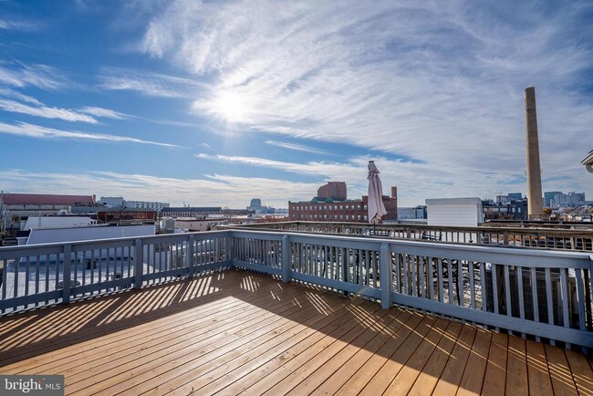 Foto del edificio - 2729 Hudson St