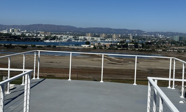 Building Photo - 8120 Billowvista Dr