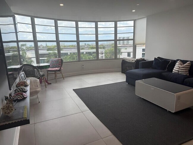 Foto del edificio - 3051 NE 48th St