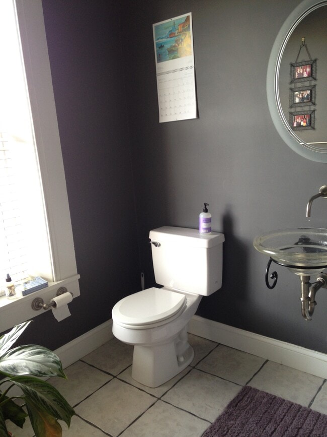 1/2 bath - 12 NW Front St