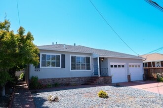 Building Photo - 3834 Colegrove St