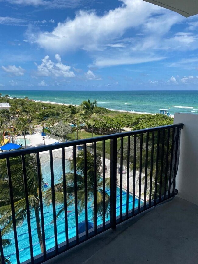 Foto del edificio - 9273 Collins Ave