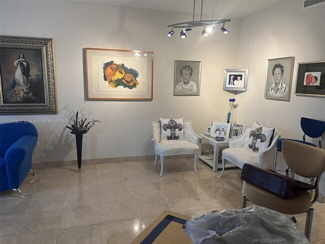 Building Photo - 801 Brickell Key Blvd