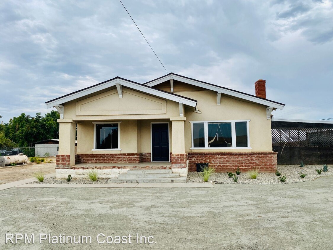 Primary Photo - 3 br, 1 bath House - 1642 W. Jensen Ave.,