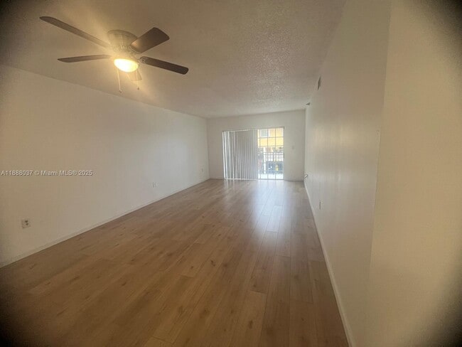 Foto del edificio - 8900 Collins Ave