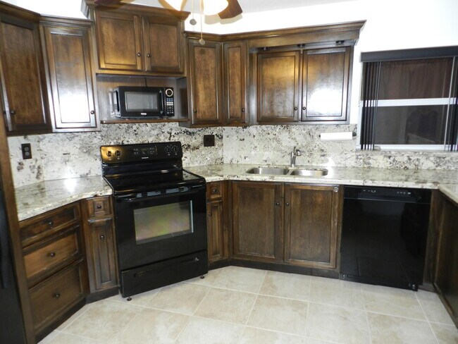 Building Photo - 3 Greenway Village N