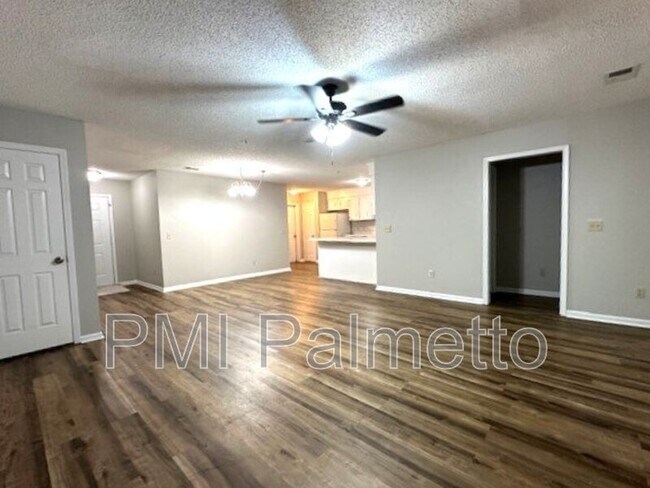Building Photo - 253 Friarsgate Blvd