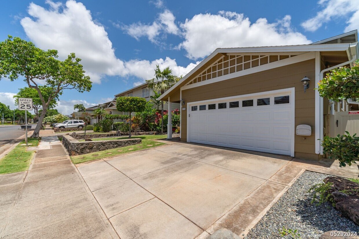 Primary Photo - Highly Desirable 4BR/2.5BA/2 car garage/ 2...