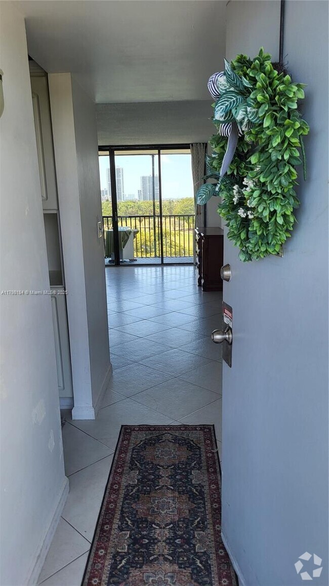 Building Photo - 3475 N Country Club Dr