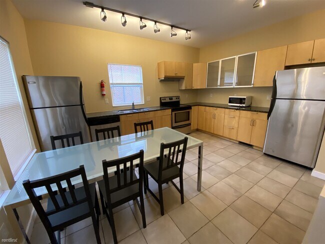 Foto del edificio - 6 br, 3.5 bath House - 816 S Forest Ave Apt 2