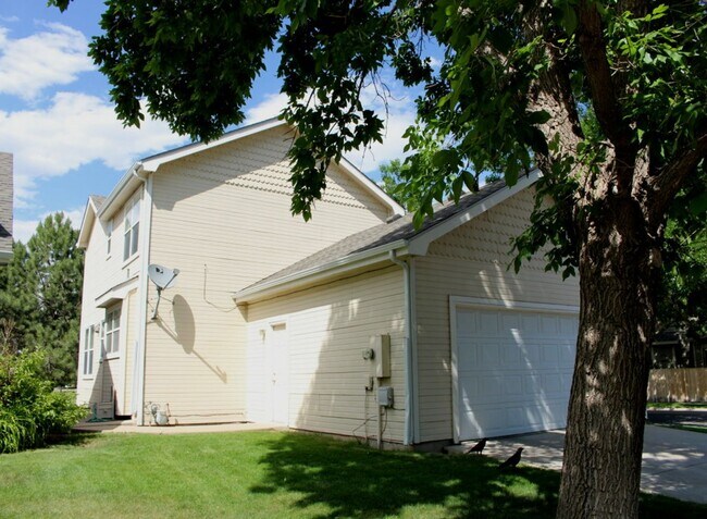 Foto del edificio - Comfortable and Bright 3-Bedroom Home Available This June