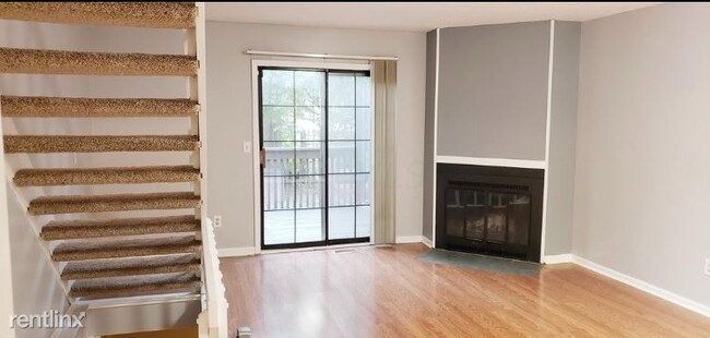 Building Photo - 2 br, 1.5 bath Condo - 3007 Cooper Bluff Dr
