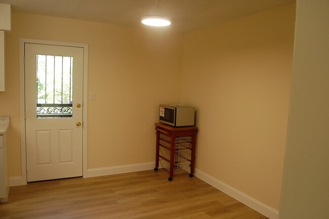 Building Photo - 113 Templeton Rd