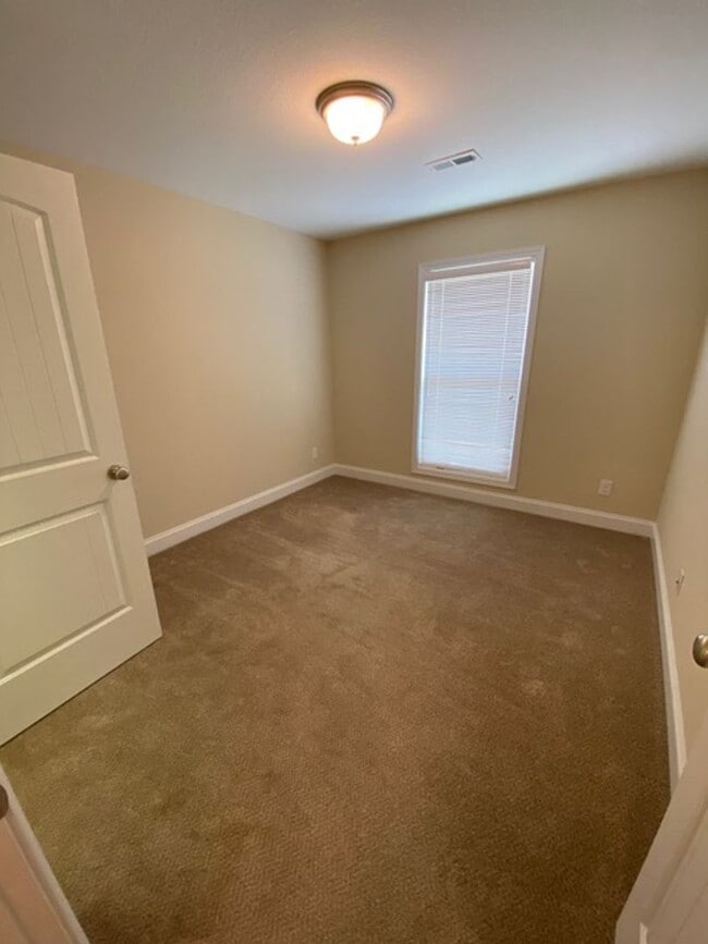 Building Photo - Maryville 37801 - 3 bedroom, 2 bath home w...