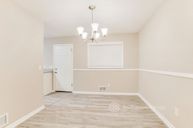 Building Photo - 433 Fond Du Lac Dr